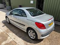 PEUGEOT 207 CC